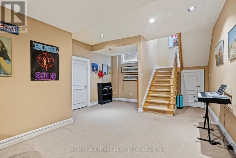 28 RENAISSANCE COURT W, Vaughan (Beverley Glen), Ontario, L4J7W4