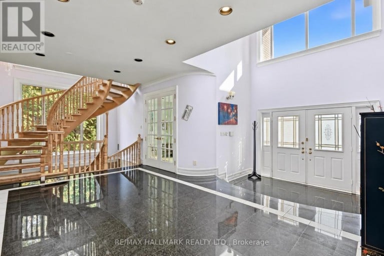 28 RENAISSANCE COURT W, Vaughan (Beverley Glen), Ontario, L4J7W4