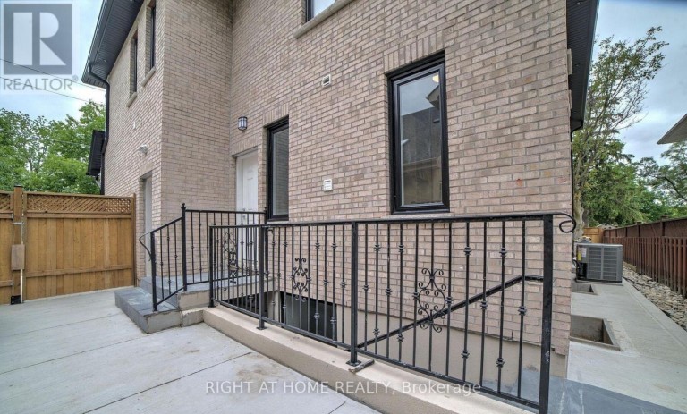 53 EAGLEWOOD BOULEVARD, Mississauga (Mineola), Ontario, L5G1V6