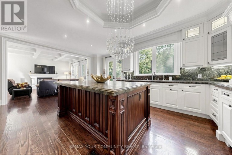 39 MOORE PARK AVENUE, Toronto (Newtonbrook West), Ontario, M2M1M8