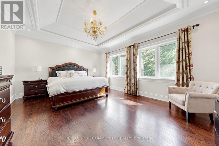 39 MOORE PARK AVENUE, Toronto (Newtonbrook West), Ontario, M2M1M8