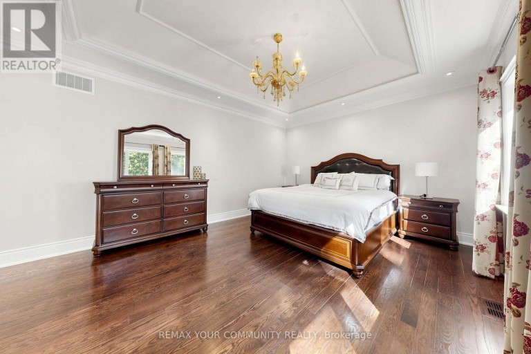 39 MOORE PARK AVENUE, Toronto (Newtonbrook West), Ontario, M2M1M8