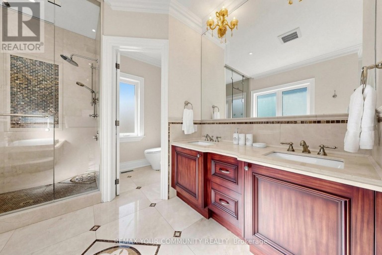 39 MOORE PARK AVENUE, Toronto (Newtonbrook West), Ontario, M2M1M8