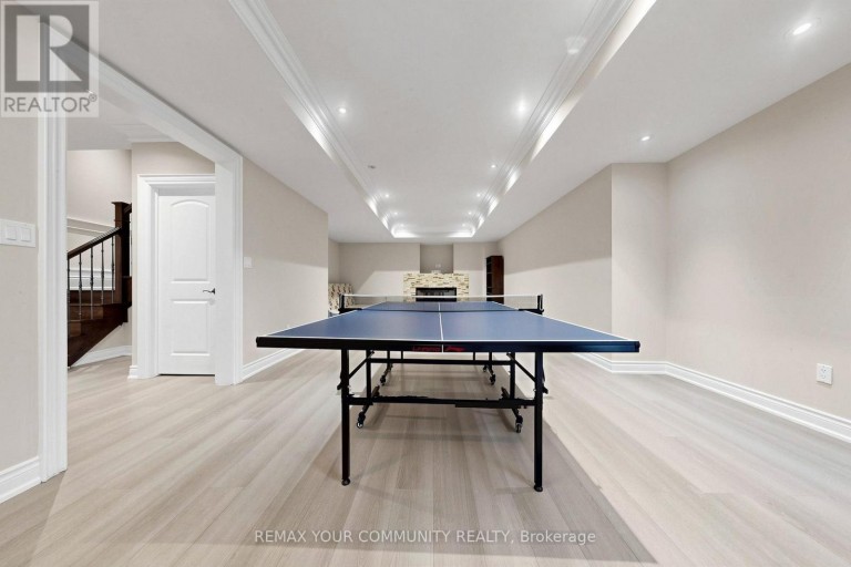 39 MOORE PARK AVENUE, Toronto (Newtonbrook West), Ontario, M2M1M8