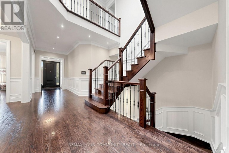 39 MOORE PARK AVENUE, Toronto (Newtonbrook West), Ontario, M2M1M8
