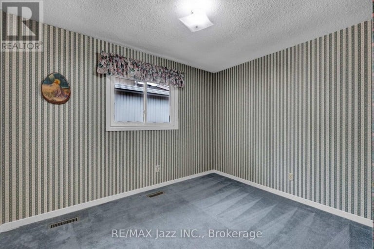 292 LIMERICK STREET, Oshawa (Vanier), Ontario, L1J6K9