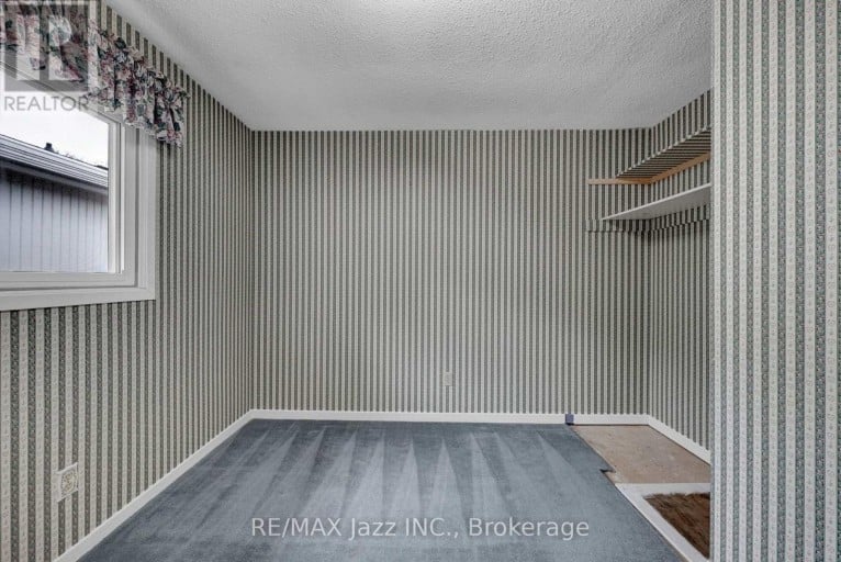 292 LIMERICK STREET, Oshawa (Vanier), Ontario, L1J6K9