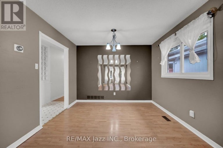 292 LIMERICK STREET, Oshawa (Vanier), Ontario, L1J6K9