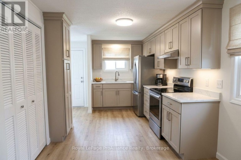 401 - 4 DOVE LANE, Quinte West (Trenton Ward), Ontario, K8N4Z3