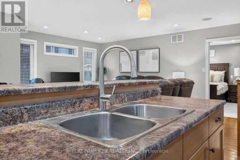 277 THORNE DRIVE, Strathroy-Caradoc (NE), Ontario, N7G4C9
