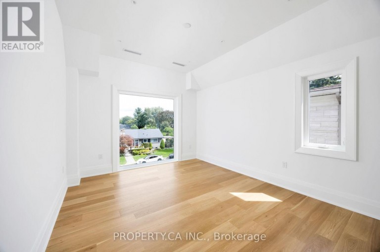 10 GRANGEMILL CRESCENT, Toronto (Banbury-Don Mills), Ontario, M3B2J2