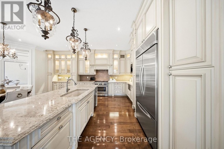 1098 LAKESHORE ROAD W, Oakville (SW Southwest), Ontario, L6L1E9