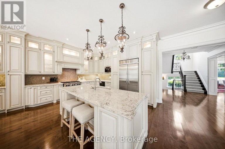 1098 LAKESHORE ROAD W, Oakville (SW Southwest), Ontario, L6L1E9