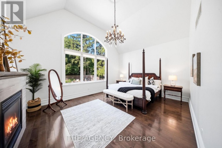 1098 LAKESHORE ROAD W, Oakville (SW Southwest), Ontario, L6L1E9