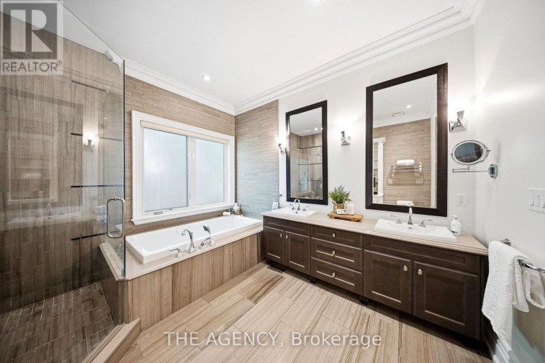 1098 LAKESHORE ROAD W, Oakville (SW Southwest), Ontario, L6L1E9