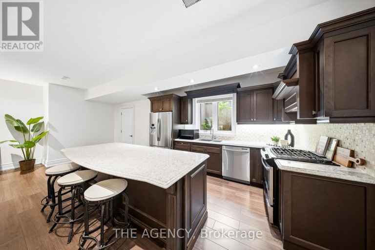 1098 LAKESHORE ROAD W, Oakville (SW Southwest), Ontario, L6L1E9