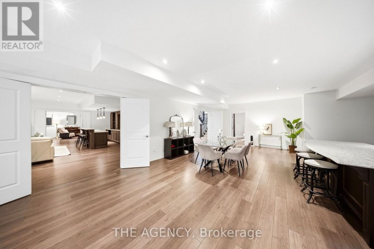 1098 LAKESHORE ROAD W, Oakville (SW Southwest), Ontario, L6L1E9