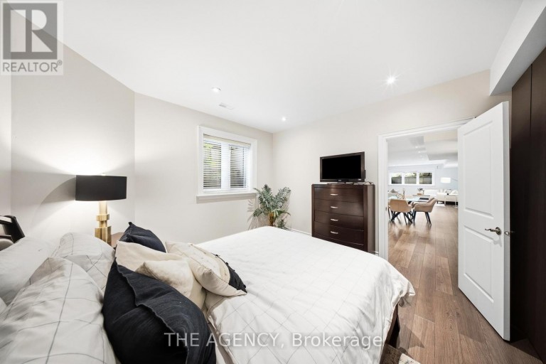 1098 LAKESHORE ROAD W, Oakville (SW Southwest), Ontario, L6L1E9