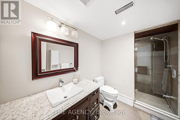 1098 LAKESHORE ROAD W, Oakville (SW Southwest), Ontario, L6L1E9