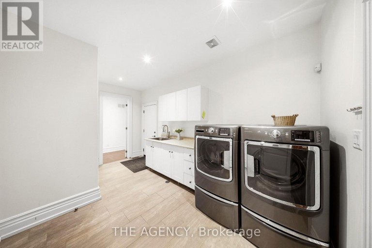 1098 LAKESHORE ROAD W, Oakville (SW Southwest), Ontario, L6L1E9