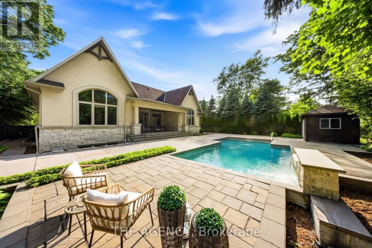 1098 LAKESHORE ROAD W, Oakville (SW Southwest), Ontario, L6L1E9