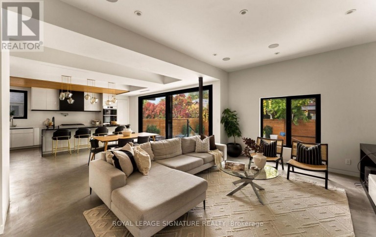 25 EAGLE ROAD, Toronto (Stonegate-Queensway), Ontario, M8Z4H4