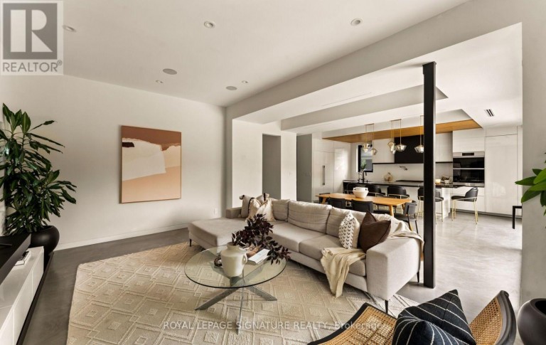 25 EAGLE ROAD, Toronto (Stonegate-Queensway), Ontario, M8Z4H4