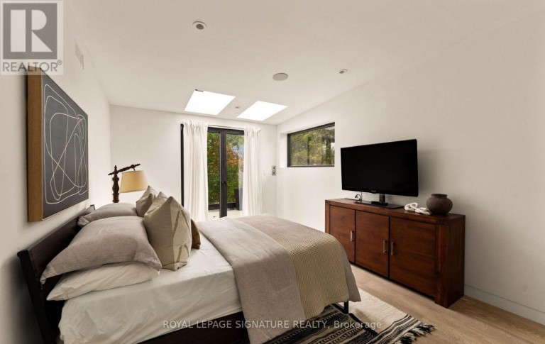 25 EAGLE ROAD, Toronto (Stonegate-Queensway), Ontario, M8Z4H4