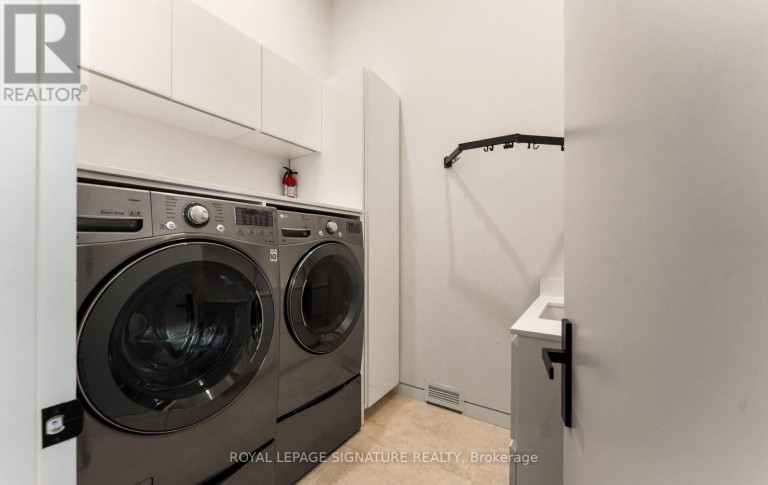 25 EAGLE ROAD, Toronto (Stonegate-Queensway), Ontario, M8Z4H4