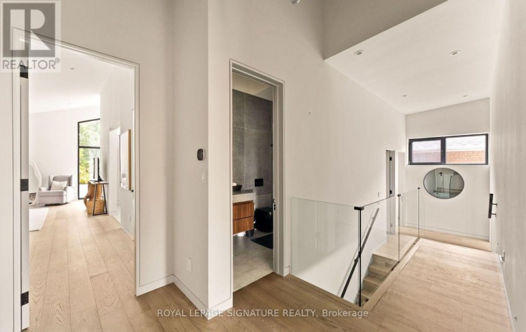 25 EAGLE ROAD, Toronto (Stonegate-Queensway), Ontario, M8Z4H4