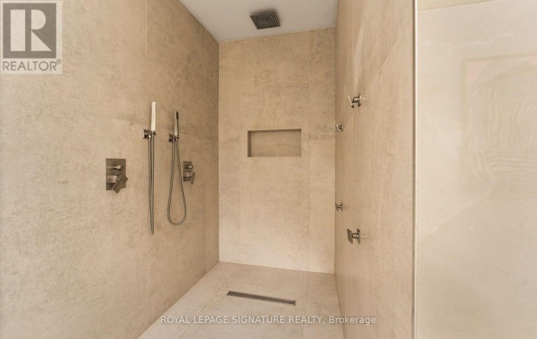 25 EAGLE ROAD, Toronto (Stonegate-Queensway), Ontario, M8Z4H4
