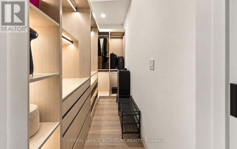 25 EAGLE ROAD, Toronto (Stonegate-Queensway), Ontario, M8Z4H4
