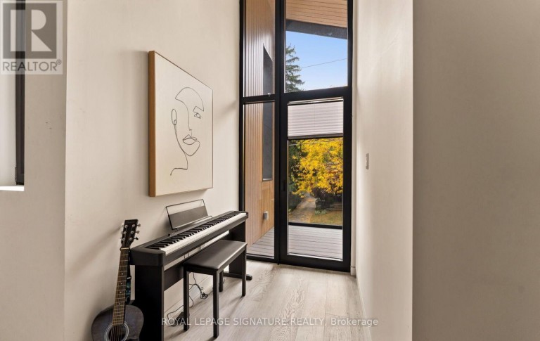 25 EAGLE ROAD, Toronto (Stonegate-Queensway), Ontario, M8Z4H4