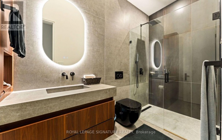 25 EAGLE ROAD, Toronto (Stonegate-Queensway), Ontario, M8Z4H4