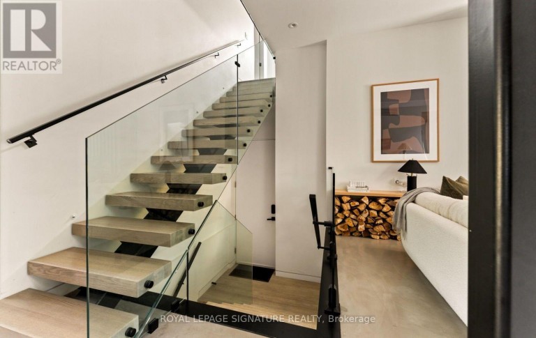 25 EAGLE ROAD, Toronto (Stonegate-Queensway), Ontario, M8Z4H4
