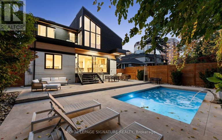 25 EAGLE ROAD, Toronto (Stonegate-Queensway), Ontario, M8Z4H4