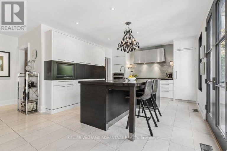 8 WILGAR ROAD, Toronto (Kingsway South), Ontario, M8X1J4