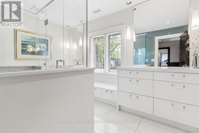 8 WILGAR ROAD, Toronto (Kingsway South), Ontario, M8X1J4