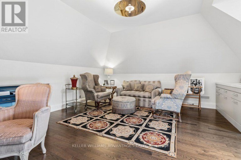 8 WILGAR ROAD, Toronto (Kingsway South), Ontario, M8X1J4