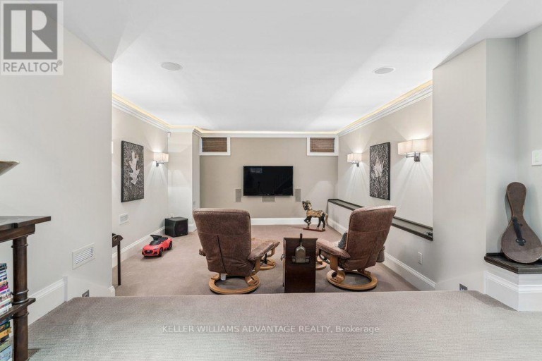 8 WILGAR ROAD, Toronto (Kingsway South), Ontario, M8X1J4