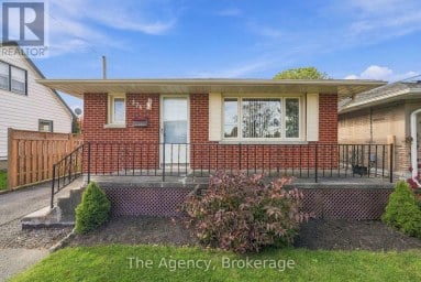 374 NIPIGON STREET Oshawa (McLaughlin) Ontario photo 1
