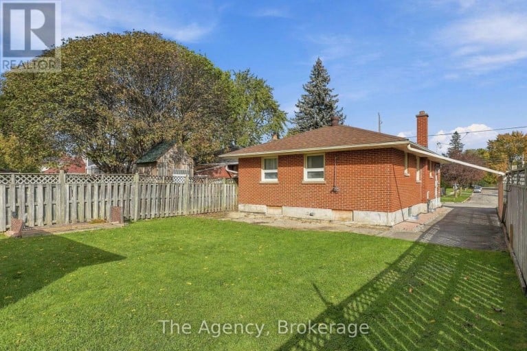 374 NIPIGON STREET, Oshawa (McLaughlin), Ontario, L1J4N9