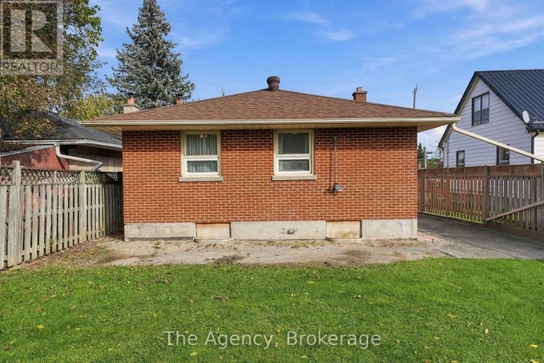 374 NIPIGON STREET, Oshawa (McLaughlin), Ontario, L1J4N9