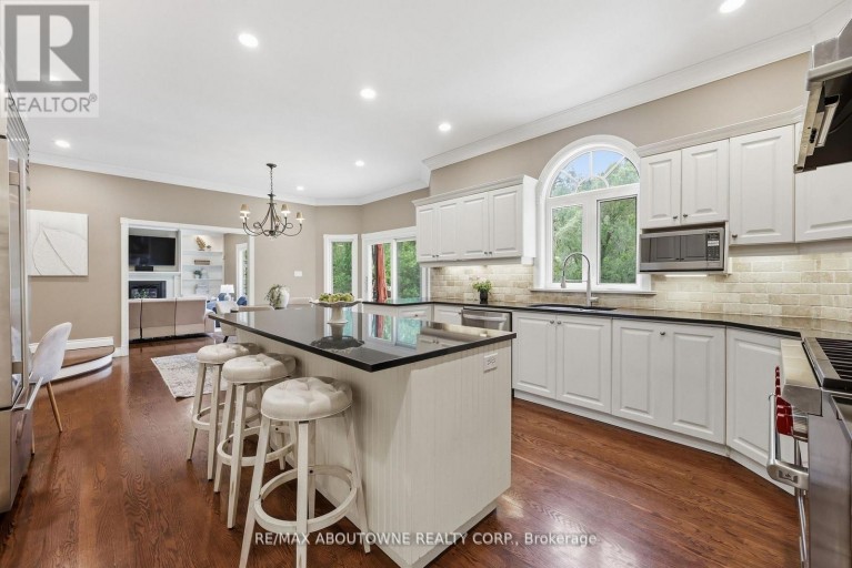 437 CAIRNCROFT ROAD, Oakville (MO Morrison), Ontario, L6J4N1