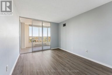 1206 - 330 MILL STREET S Brampton (Brampton South) Ontario photo 25