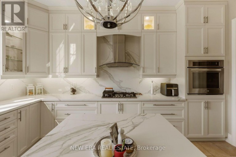 193 LADY NADIA DRIVE, Vaughan (Patterson), Ontario, L6A4E6