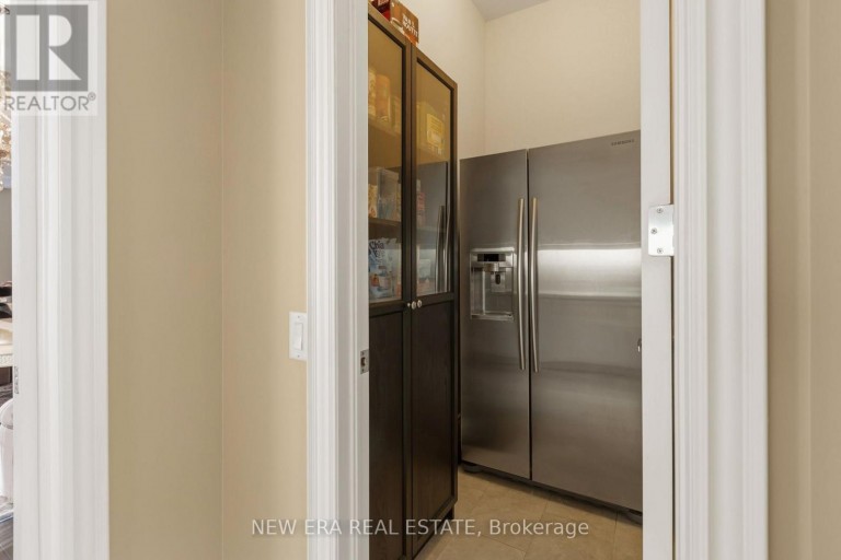 193 LADY NADIA DRIVE, Vaughan (Patterson), Ontario, L6A4E6