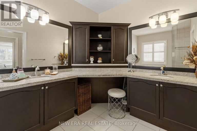 193 LADY NADIA DRIVE, Vaughan (Patterson), Ontario, L6A4E6
