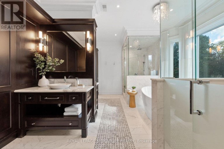 2 SPIREA COURT, Markham (Bayview Glen), Ontario, L3T2W1