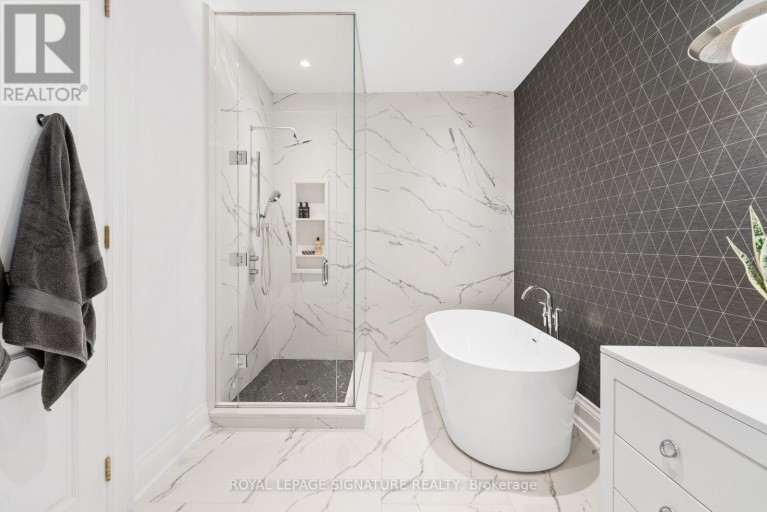 2 SPIREA COURT, Markham (Bayview Glen), Ontario, L3T2W1